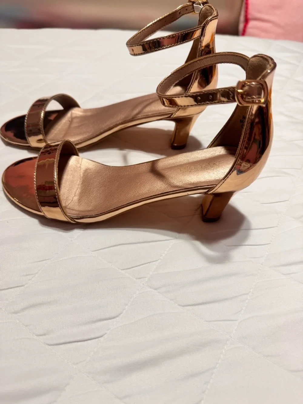 None heel shiny slightly